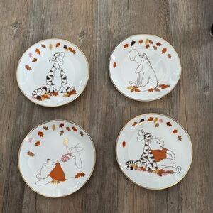 Set of 4 small plates with Winnie the Pooh and friends